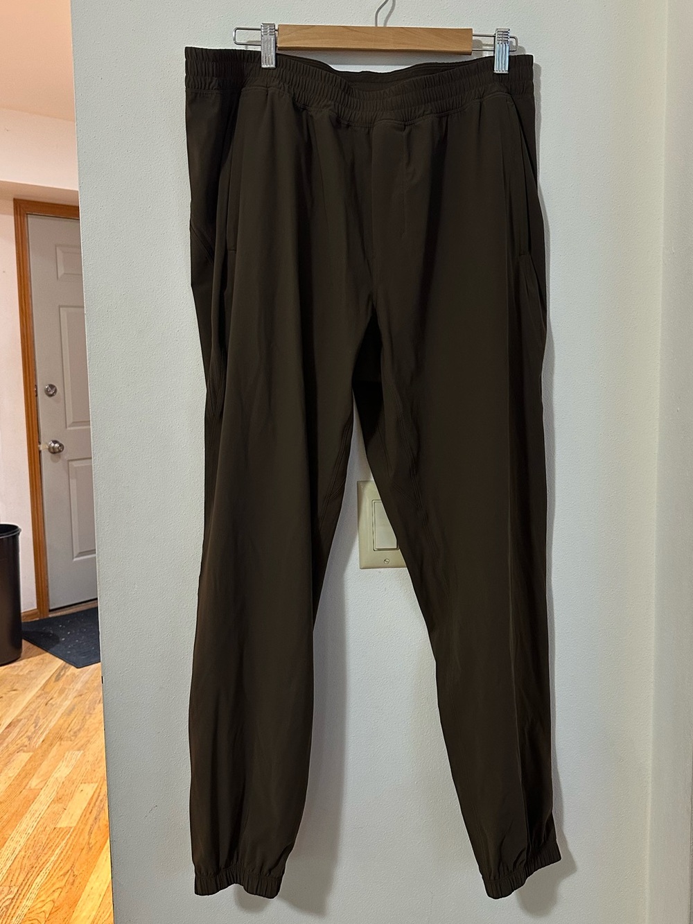 lululemon athletica Men's Brown Elastic-Waist Joggers